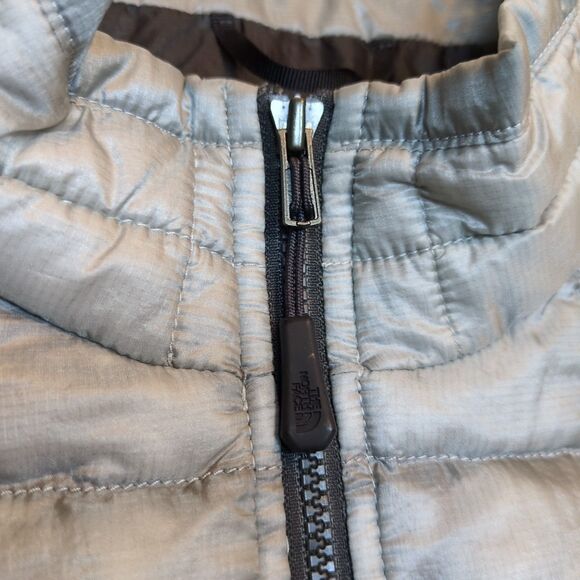 The North Face Mens S Thermoball Insulated Puffer Vest Gray Silver Hike Gorpcore - Picture 3 of 14